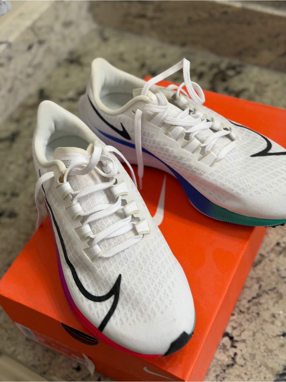 Nike Women’s White Air Zoom Pegasus 37 Running Shoes size 8.5 like new with box - Picture 4 of 6